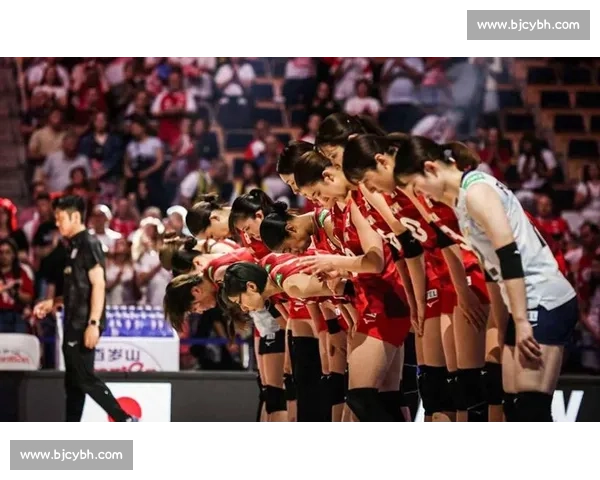 发球定乾坤！中国女排 3-0 横扫美国，三局末关键 ACE 铸造完胜